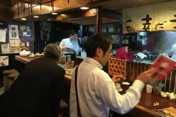 ครัวแบบเปิดและที่นั่งเคาน์เตอร์