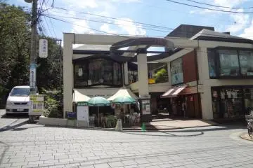 Slow Cafe in the Motomachi shopping area.  The famous Foreigners' Cemetery is just up the slope to the left. (Photo: Larry Knipfing)