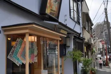 The shop face and its neighbors