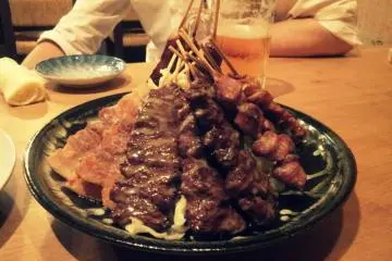 야키토리>< 밑에 샐러드도 같이 나와요!