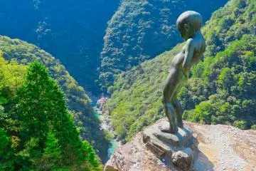 Peeing Boy statue
