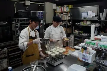 Patissier Omi-san at work