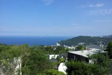 Everything is lush and green, with a spectacular ocean view! (Photo: KWHedlund)