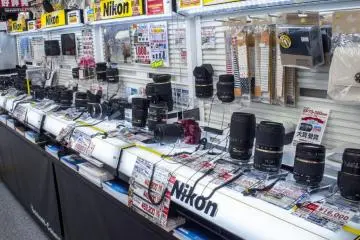Play with the latest lenses on the latest DSLR cameras in the simply awe-inspiring camera section.