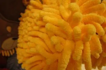 Little wormy things at the bottom to clean the floor! amazing!