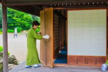 Old system for opening sliding doors