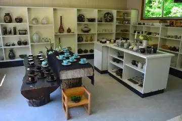 Main shop where visitors can buy attractive Kokujiyaki ware.