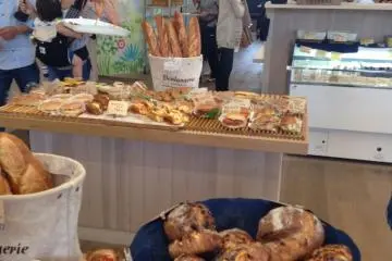 Fujisawa's new branch of Pain de Nanosh (Photo: Kristen F.)