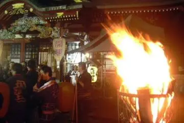 Oosaki Jinja by matsuri firelight, summer (Photo: S.C. Kurokawa)