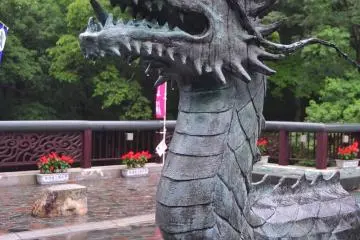 This ryu statue welcomes you at the main gate.