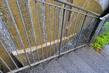 Water gushing down from the pool.