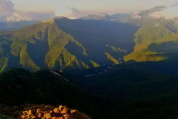 From the summit you have a nice view of Iya Valley