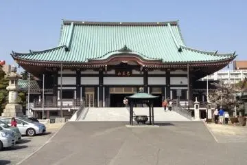 Nitaiji's Honden, main prayer hall contains a Thai Buddha