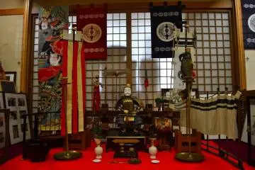 <p>Boneka porselen dari pertengahan periode Edo yang dipajang selama beberapa minggu untuk merayakan hari anak laki-laki atau biasa disebut dengan 'tango'</p>