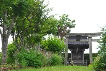 An small shrine on the way to Kumano Shrine. (Photo: Mifthanzi Ariana Sarashanti)