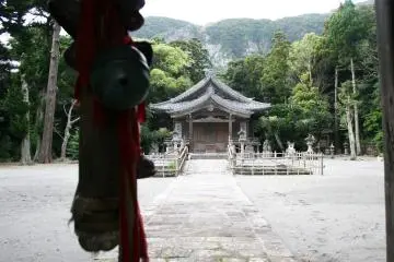 <p>Main edo-period element of the Jusansha Shrine</p>