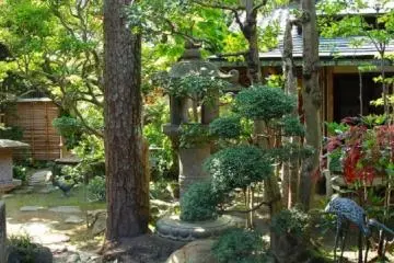 Otera Craft Shop's beautiful Japanese garden