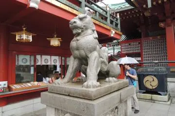 Usually komainu (guardian dogs) look like lions, but this one actually looks like a dog