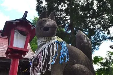 <p>An Inari&nbsp;fox guards&nbsp;the shrine.&nbsp;</p>