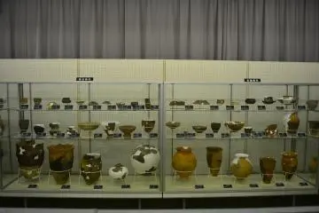 <p>Reconstructed old pottery from the pre-historic era.</p>