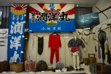 <p>Famous iconic clothes from Kuji&nbsp;worn by&nbsp;diving women,&nbsp;ama-san, who catch&nbsp;sea urchins and other shellfish using a net and metal hook (soegaki).</p>