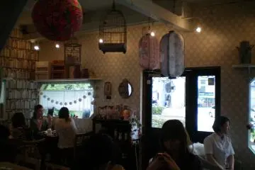 ภายในร้านกาแฟแพนเค้กรุสะรุกะ