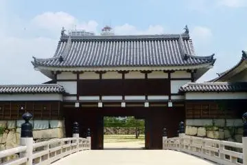 The bridge leading to the ninomaru