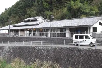 도로변 역 