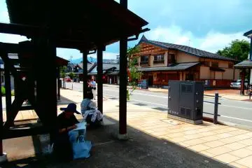 People drawing the traditional styled houses