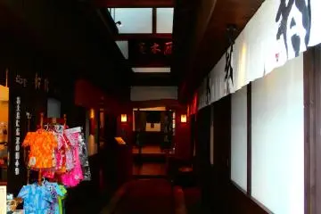 A small alley way that might remind you of ninjas