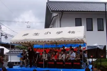 Swingin' and rockin'