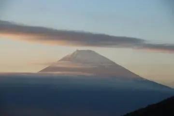 The sun sets down on Mount Fuji as we descent Mount Komagatake via cable car 