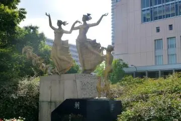 Statues around the station give it an artsy feel