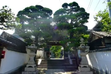 Find yourself face to face with spectacular temples