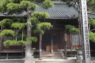 The approach to the prayer hall