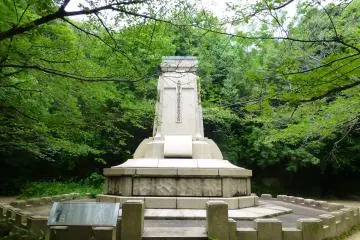 The end of the Path of Sculpture will lead you to this monument dedicated to a Japanese warrior