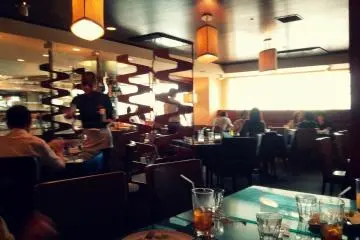 여러명이서 가도 앉을 수 있도록 좌석이 많고 넓습니다^.^