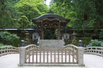 The 'double bridge' in front of the protective gate gives it a majestic feel