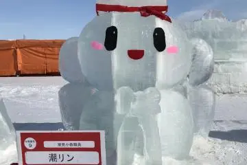 많은 귀여운 조각상들이 전시되어 있다!