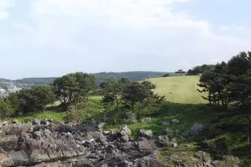 <p>The end of the Promenade, and the start of Tanesashi lawn</p>
