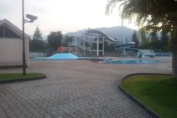 3 pools and 2 waterslides