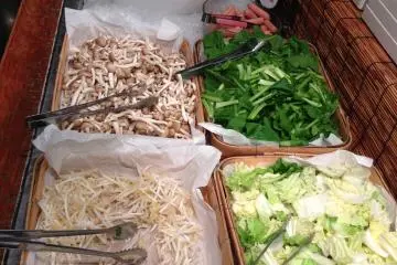 <p>เครื่องประกอบของชาบูชาบู (เอาไปที่โต๊ะของคุณ แล้วลวกกิน)</p>