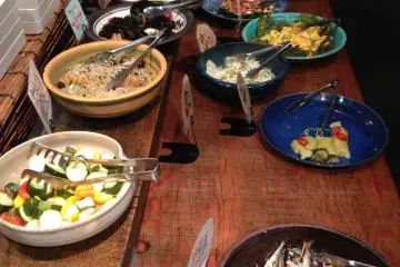 <p>อาหารมากมาย</p>
