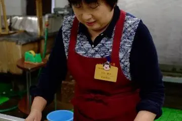 일본식 와시 종이 제작 과정을 알려주는 가이드