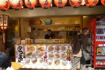 <p>Takoyaki shop with open air seats</p>