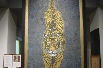 On display at the tower of the castle is "Senkyakubanrai," a brushwork painting of a male tiger. One of the largest paintings of its kind.