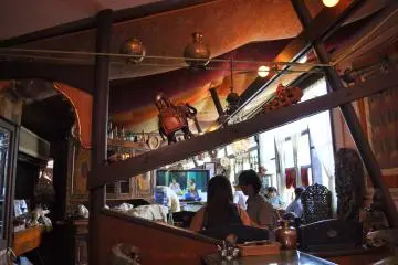 Videos of Ravi and Anoushka Shankar and some Bollywood tunes constitued the soundtrack of the restaurant