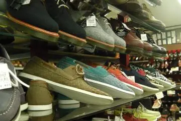 Long-footed men, unite!