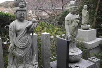 In the upper part of the graveyard