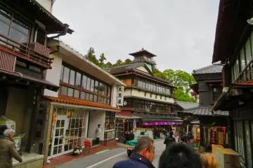 나리타 오모테산도 거리를 따라